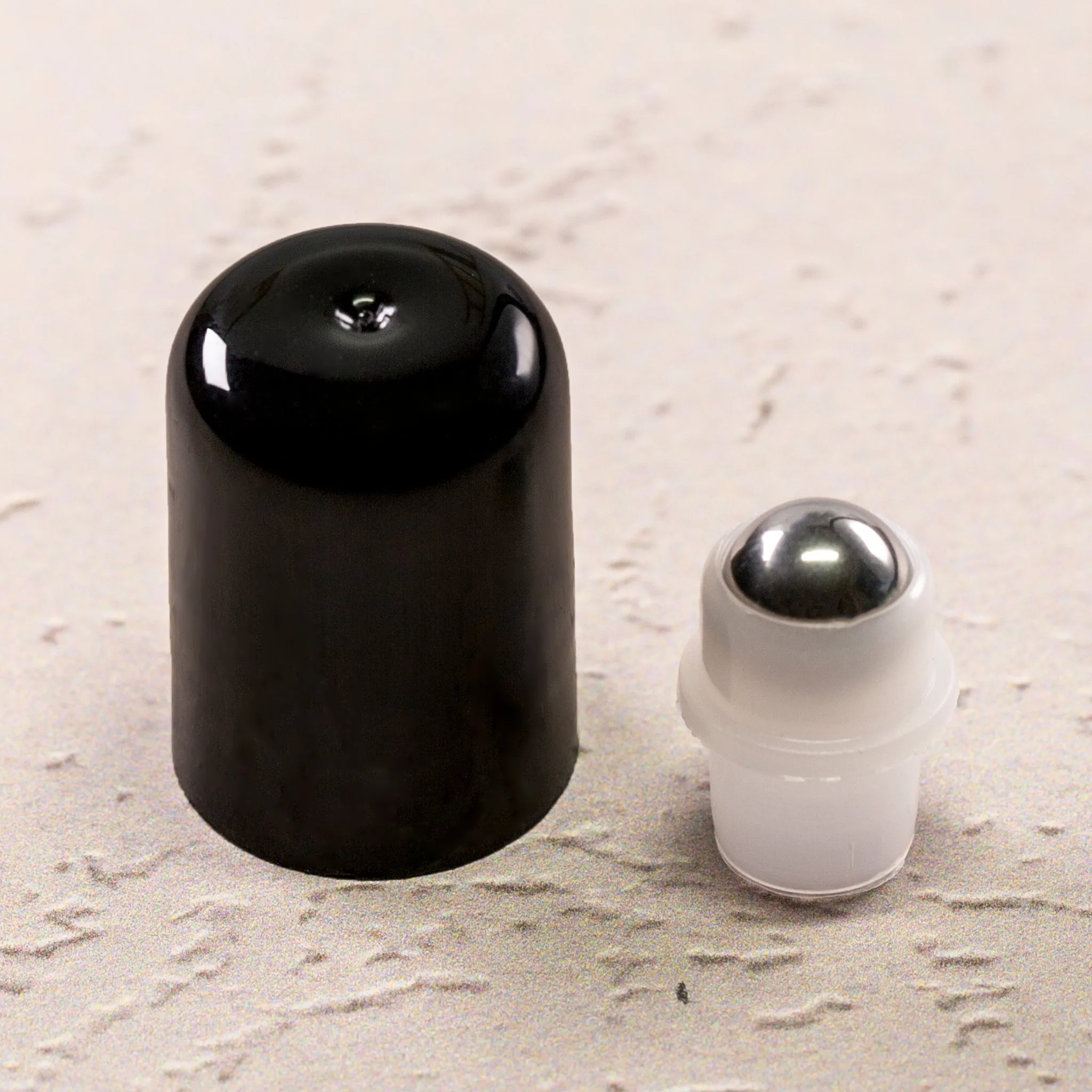 18 mm Natural Roll On Insert with Black Cap for Essential Oil Bottles