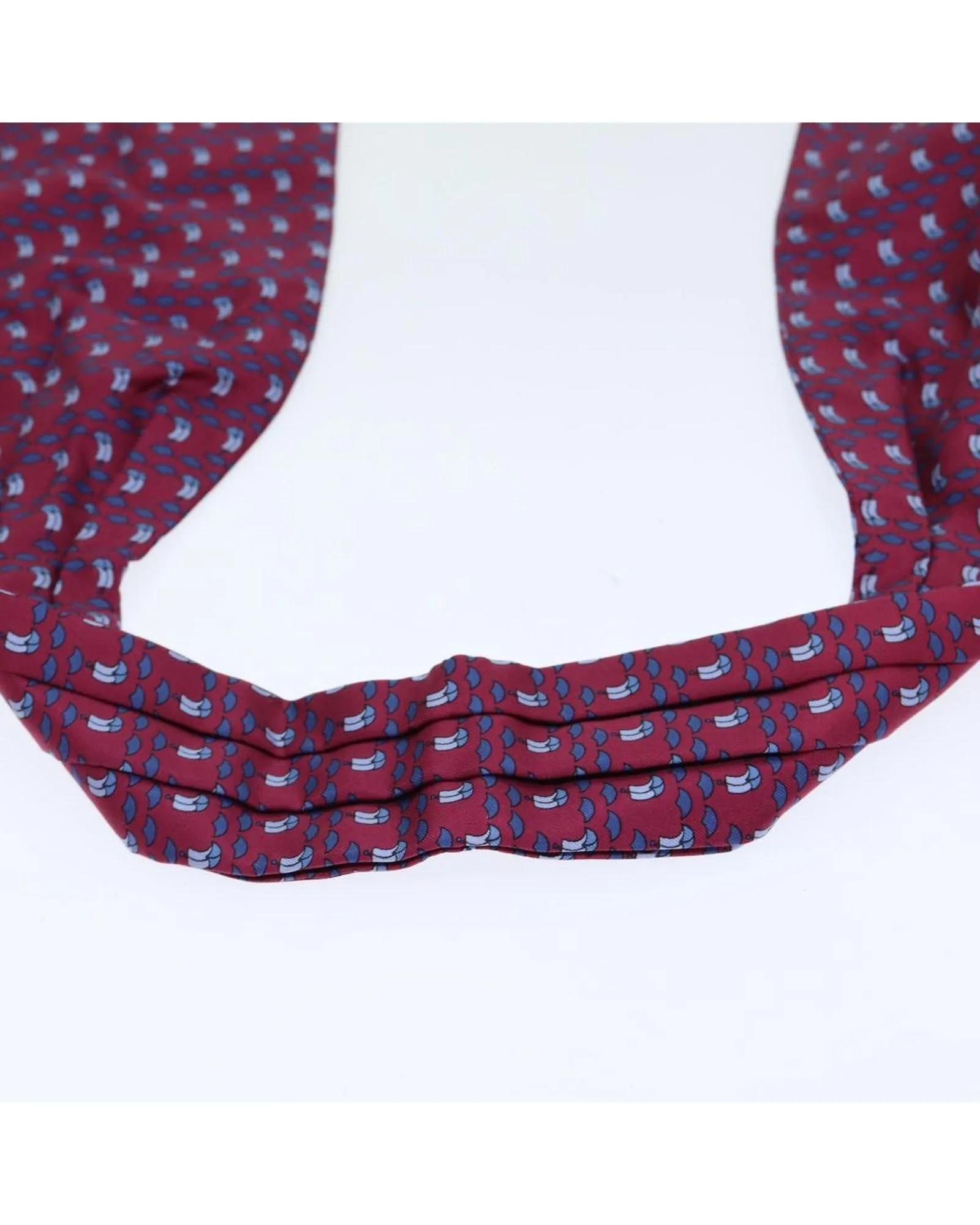 Luxurious Silk Ascot Necktie with Item Box